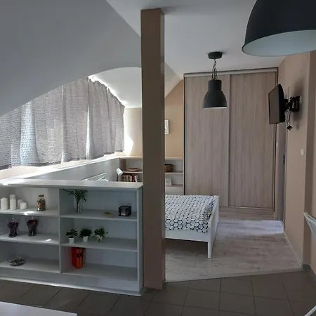Sunlight Apartmanhaz Daire Velence
